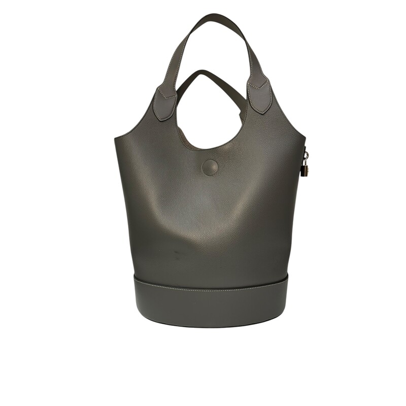 Mulberry Lily Gray Bucket  Bag<br />
<br />
Dimensions:<br />
13L X 13H<br />
Strap Drop 9<br />
<br />
In very good condition. minor scuff on the back of the bag<br />
<br />
Does not come with the original dust bag or box.