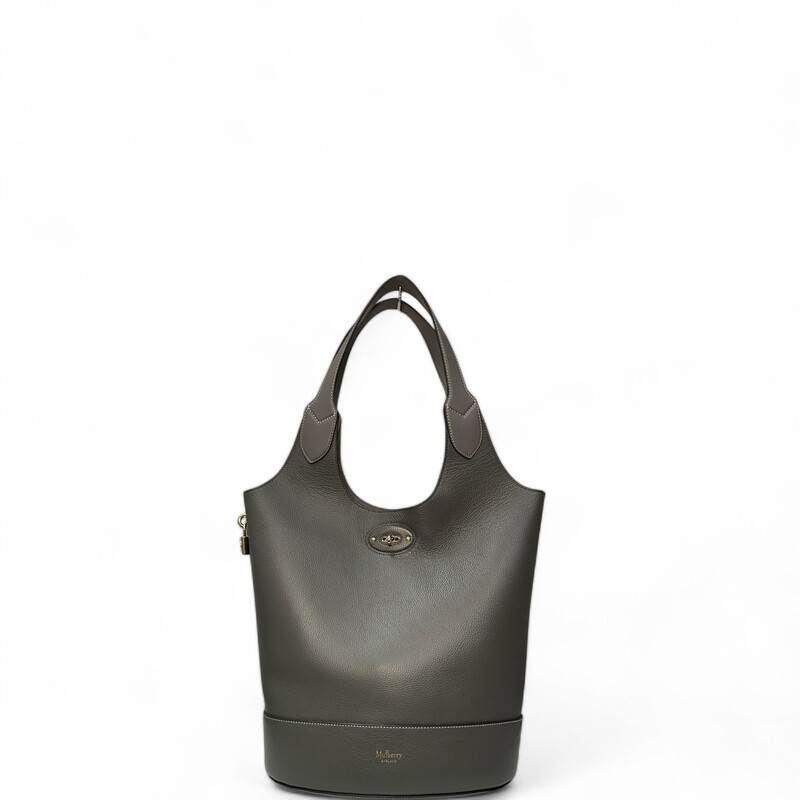 Mulberry Lily Gray Bucket  Bag

Dimensions:
13L X 13H
Strap Drop 9

In very good condition. minor scuff on the back of the bag

Does not come with the original dust bag or box.