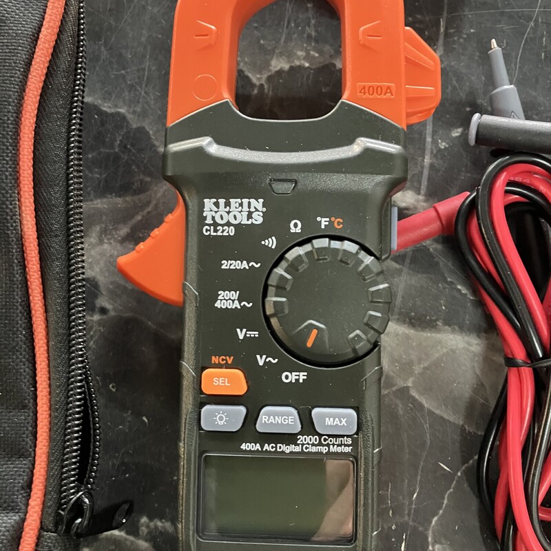 Digital Clamp Meter, Klein, CL220<br />
400 Amp Digital Clamp Meter, AC Auto-Ranging with Temp