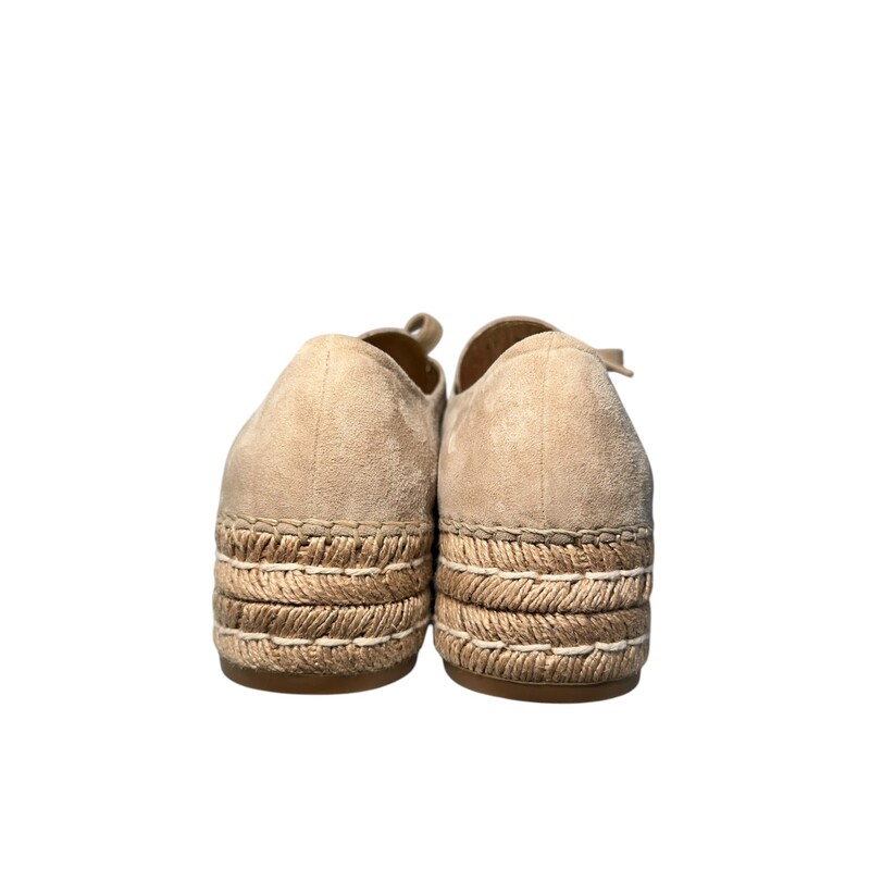 Prada Espadrilles Suede Tan<br />
<br />
Size: 41<br />
<br />
In excellent condition.<br />
<br />
Does not come with the original dust bag or box.