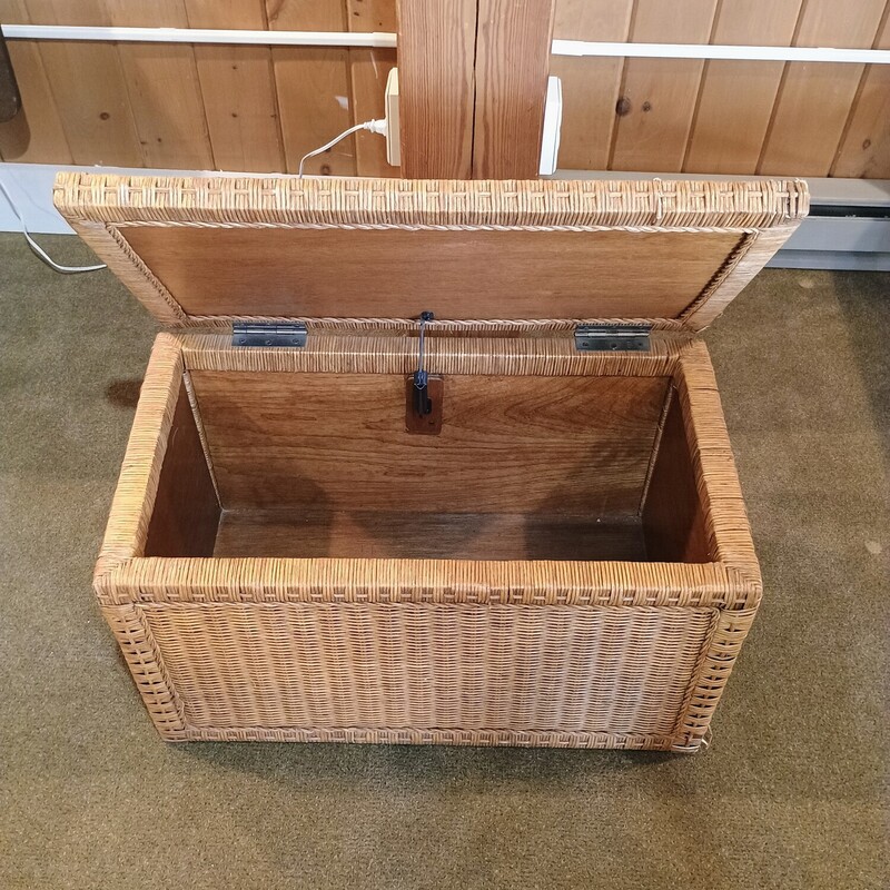 Wicker Storage Chest

Solid and heavy wicker storage chest .

Size: 26 in wide X 15 in deep X 16 in high