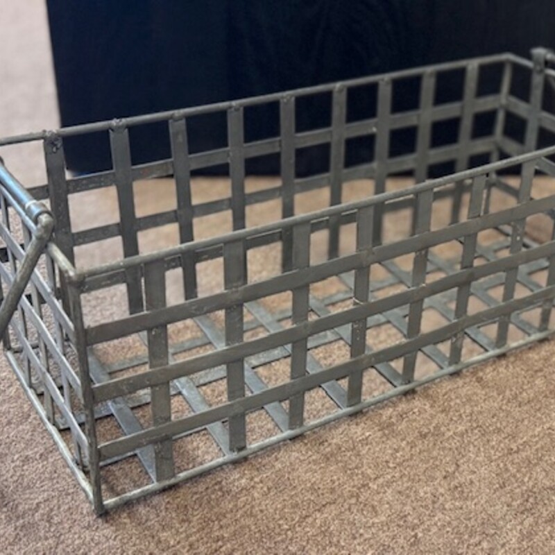 Metal Open Grid With Handles
Grey
Size: 18x7.5x7H