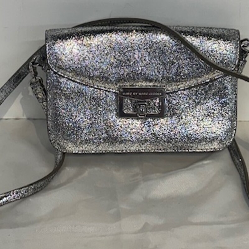 Marc by Marc Jacobs Metallic Crossbody
Silver
Size: 8 x 5H