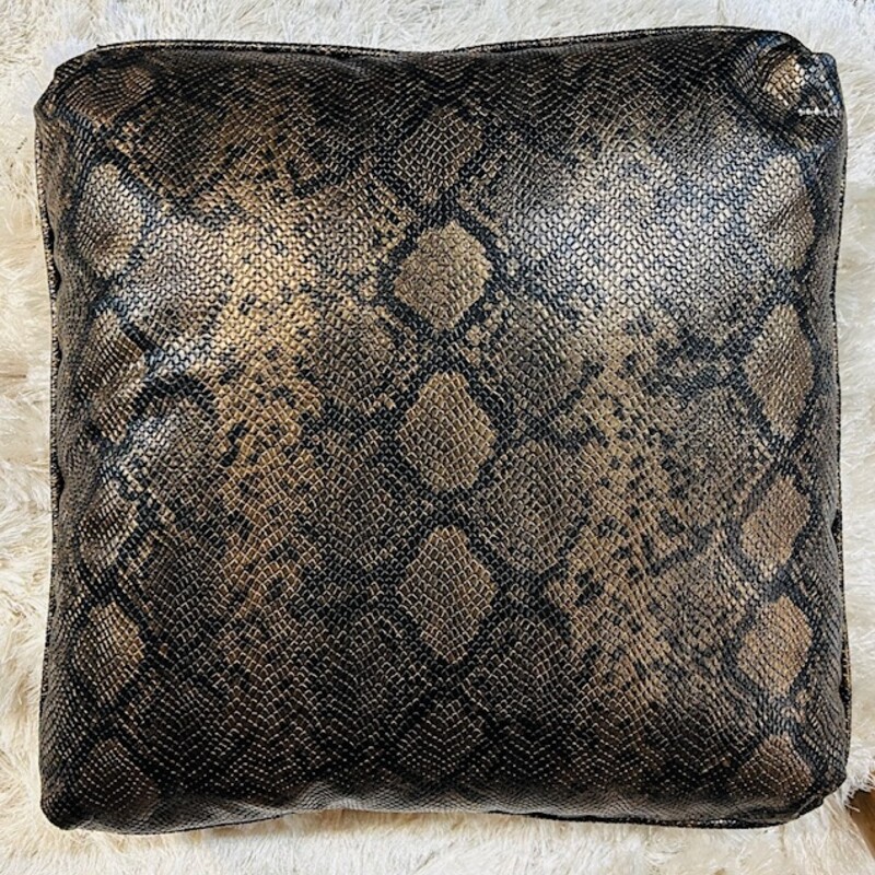 Snakeskin Look Square Pillow
Black Brown Gold
Size: 16 x 16