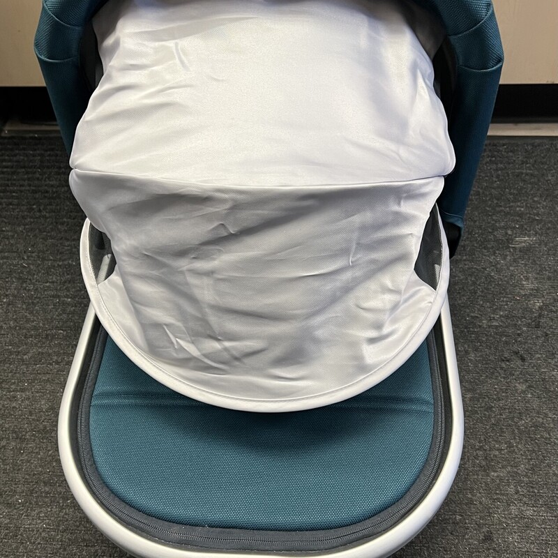 UppaBaby Cruz V2 Bassinet<br />
Colour: Teal,<br />
Perfect Condition<br />
Bassinet 2020