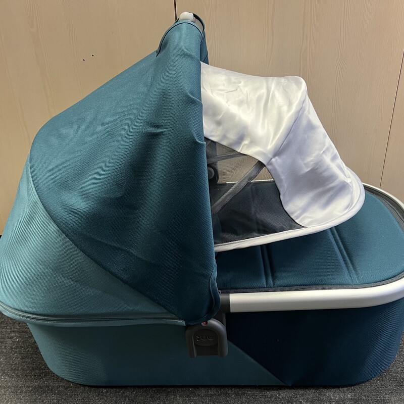 UppaBaby Cruz V2 Bassinet
Colour: Teal,
Perfect Condition
Bassinet 2020