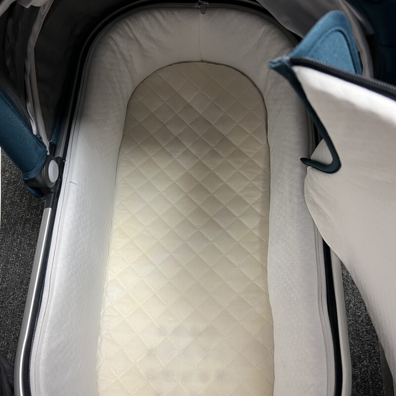 UppaBaby Cruz V2 Bassinet<br />
Colour: Teal,<br />
Perfect Condition<br />
Bassinet 2020