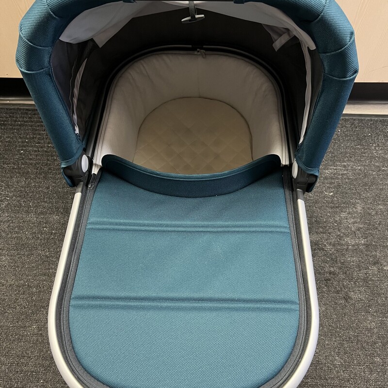 UppaBaby Cruz V2 Bassinet
Colour: Teal,
Perfect Condition
Bassinet 2020