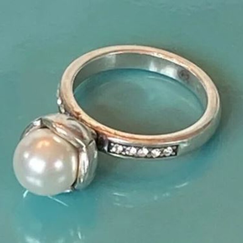 Brighton Swarovski Pearl Ring
Silver White Size: 6.5