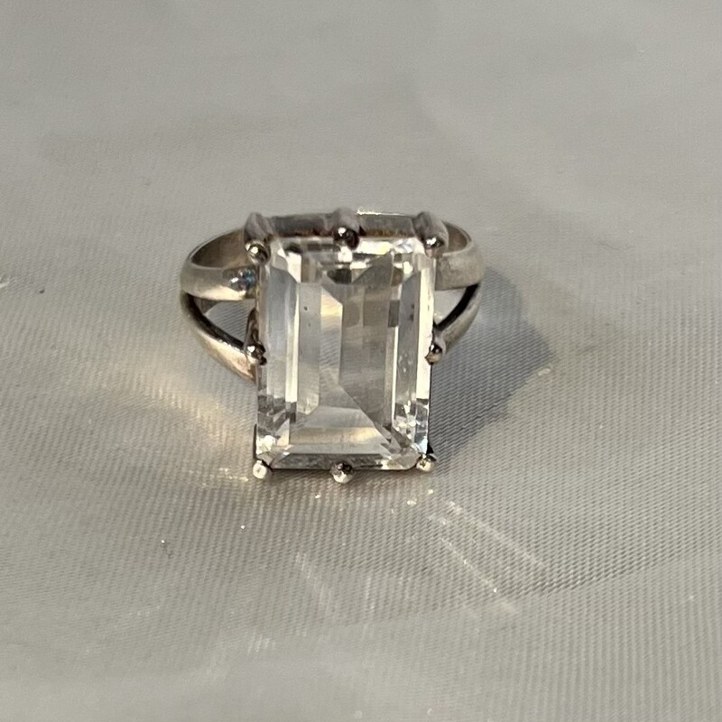 925 Rectangle CZ Ring
Silver Clear Size: 6.5