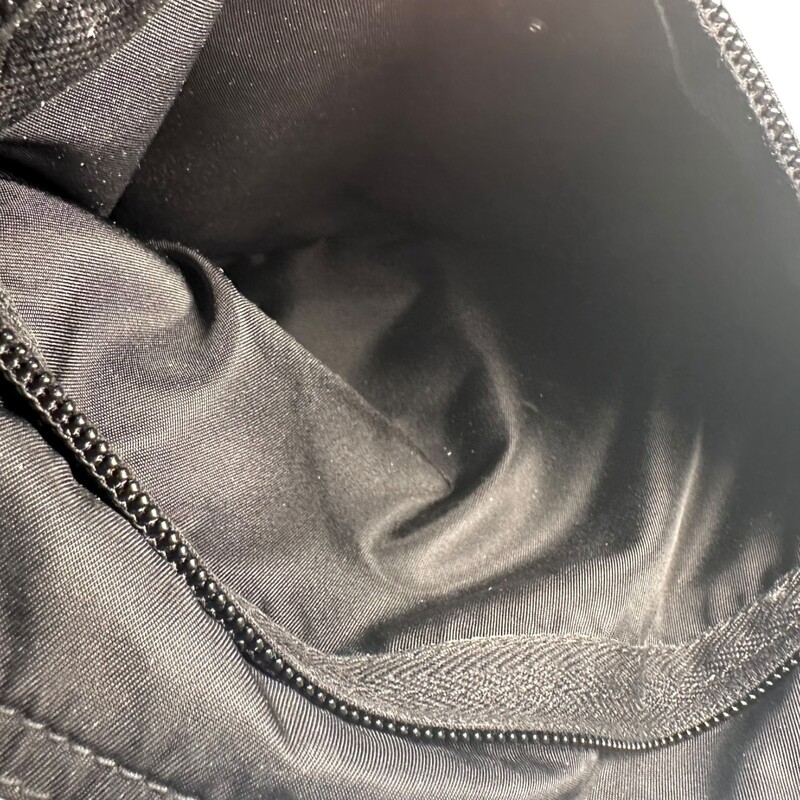 Prada Nylon Zip Messenger<br />
<br />
Factory Code: 103<br />
<br />
Dimensions: 9L x8H<br />
<br />
Very good condition. Minor marks on nylon.<br />
<br />
Does not come with original box or dust bag.