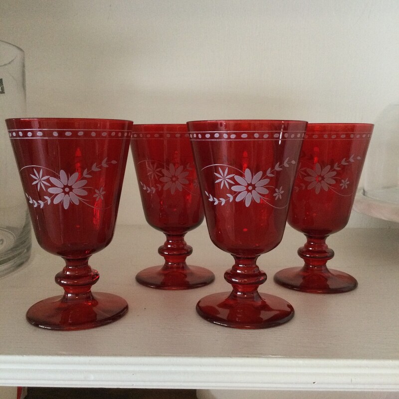 Valentine Dishware,
Red,
Size: Set Of 4