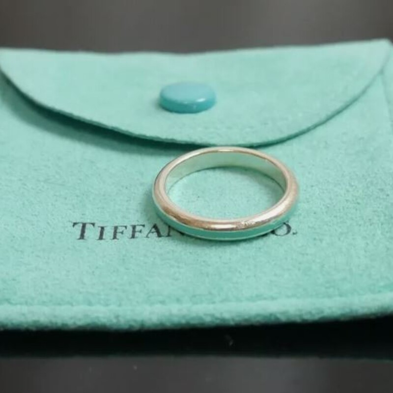 Tiffany & Co Enamel Band Ring
Silver Blue Size: 6.5
Tiffany & Co small bag included