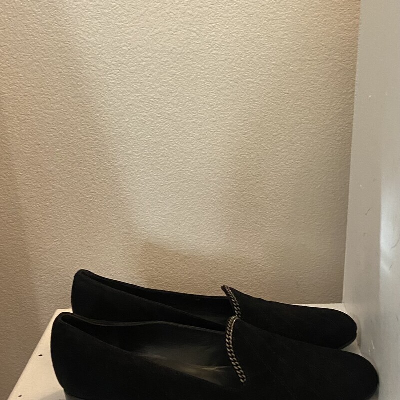 EUC Bk Suede Chain Loafer<br />
Black<br />
Size: 7 R $195