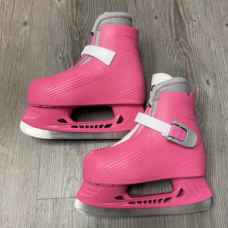 Vic Hockey Skates, Pink, Size: 8-9T
Excellent  Condition