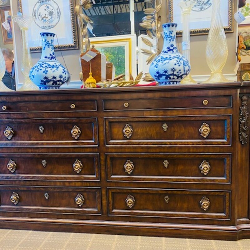 Henredon 8Drw Dresser Console
Dark Brown Wood
Size: 36x21x28H
Solid Pristine Piece versatile for dresser, media console or sideboard.
Retail $9K