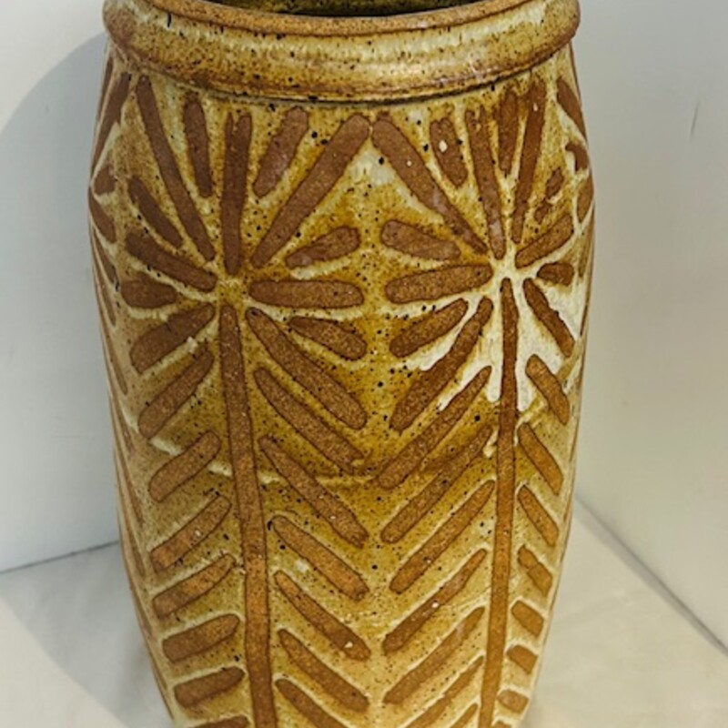 Line Burst Design Pottery Vase
Tan and Brown
Size: 8x14H