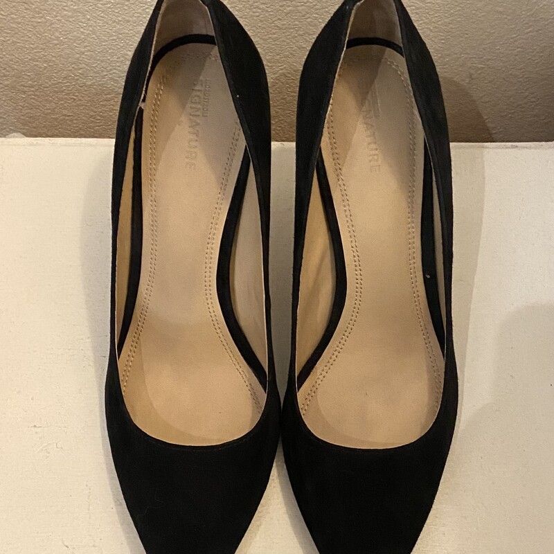 Blk Suede Heels<br />
Black<br />
Size: 7 R $150