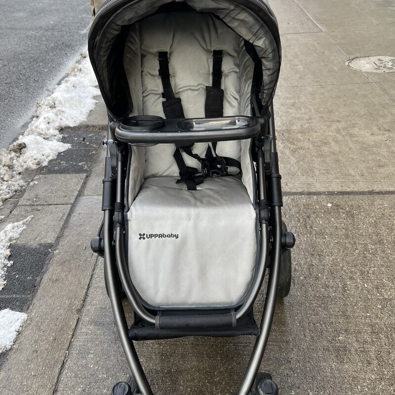 Uppababy Vista Stroller, Grey, Size: 2012<br />
Great Condition