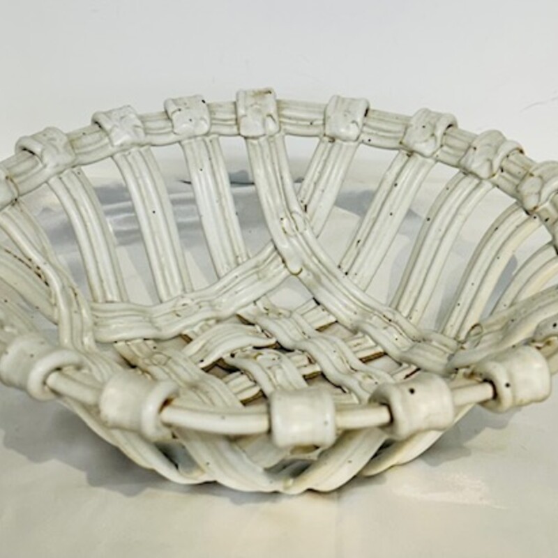 Weaved Pottery Basket
White,
Size: 12 x 4 H