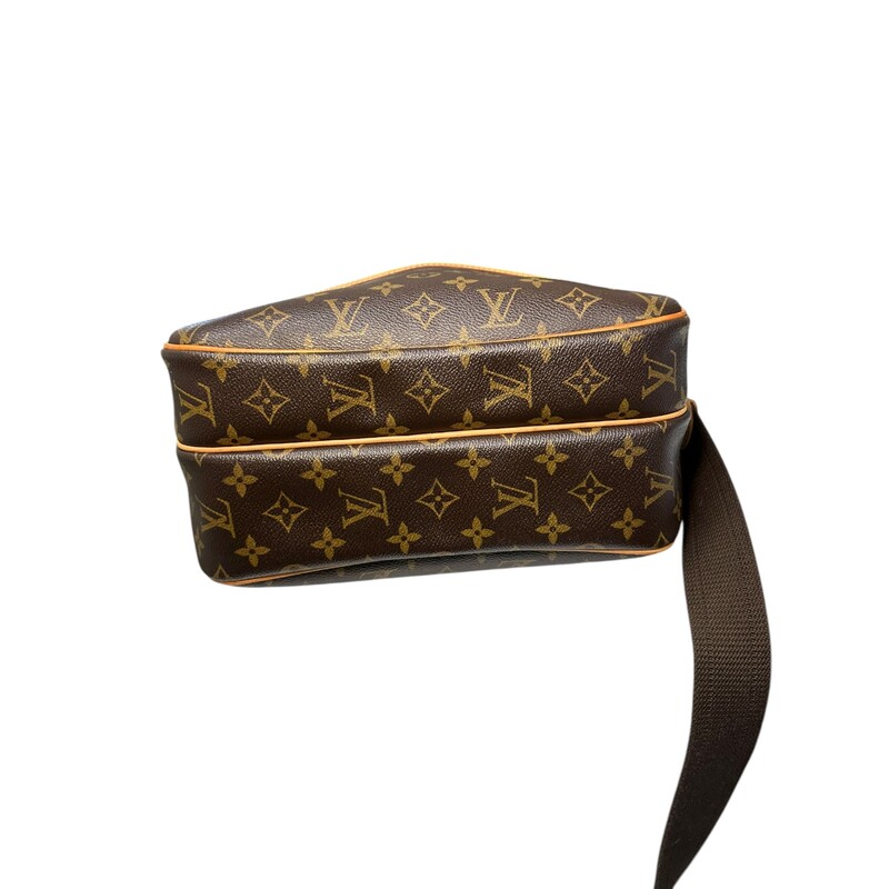 Louis Vuitton Reporter Monogram PM<br />
<br />
Date Code: SP1003<br />
<br />
Dimensions:<br />
11W x 8H x 4.5D<br />
12-21 handle drop<br />
13-22 strap drop<br />
<br />
In good condtion.  Light vintage odor in the interior.<br />
<br />
Does not come with the original dust bag or box.