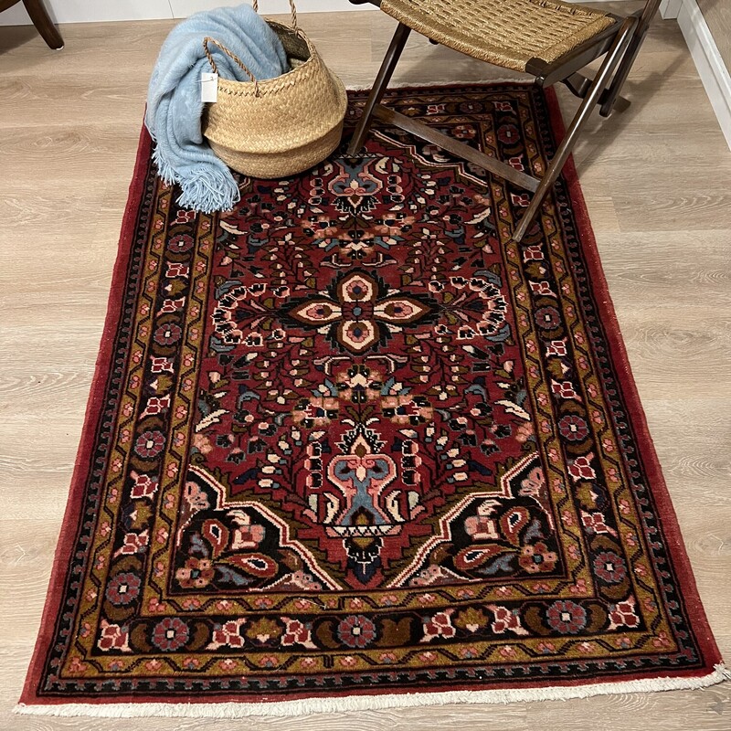 Wool Area Rug
Size: 3'6x4'9