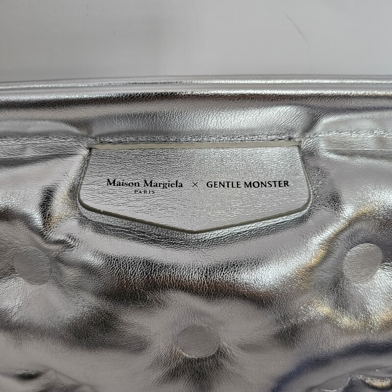 Maison Margiela x Gentle Monster<br />
Original Retail $630, Royal<br />
Comes with case and box