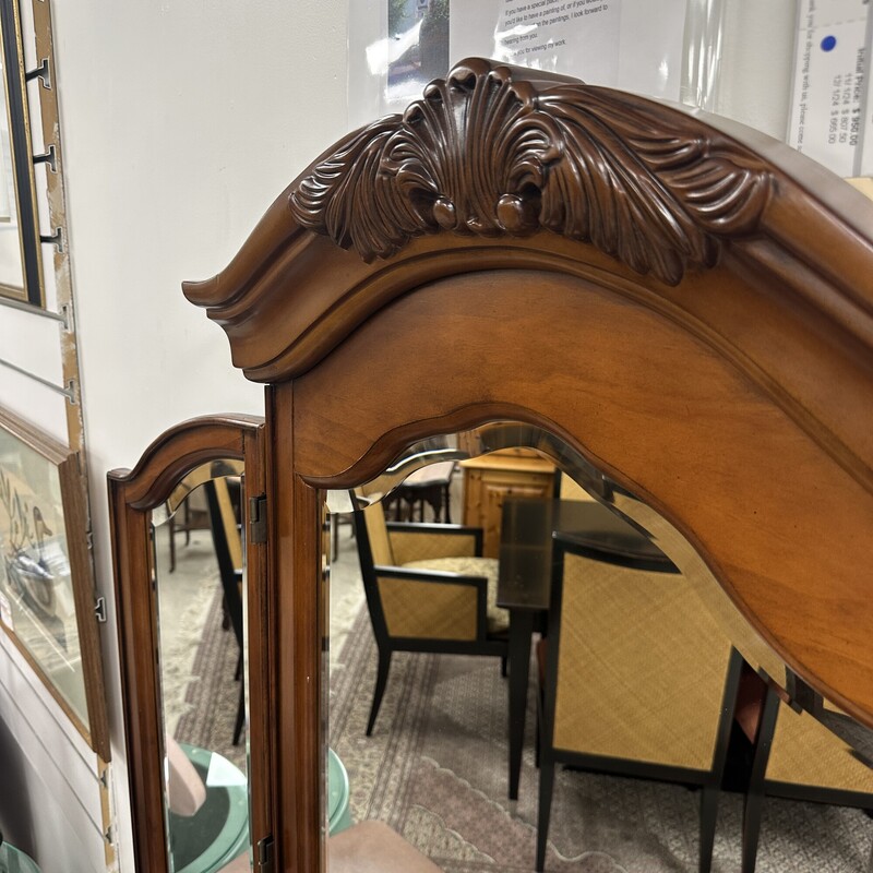 Wood Vanity +Mirror, 8 Drawers. No stool is included.<br />
Size: 57x17x72