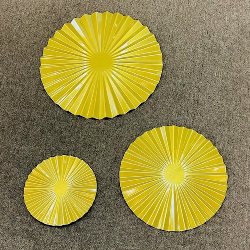 Set of 3 Metal Wall Bursts
Gold Size: 8diameter 12diameter 16diameter