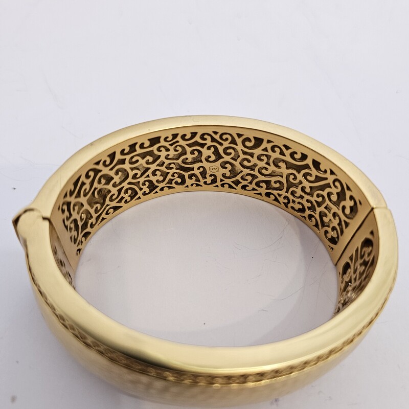 Julie Voss Hammered, Gold, Size: Bangle