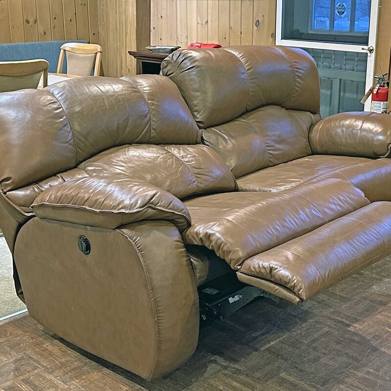 Leather Power Reclining Sofa<br />
Both Sides Have Power Reclining Features<br />
80 Inches Long, 36 Inches Deep, 39 Inches High