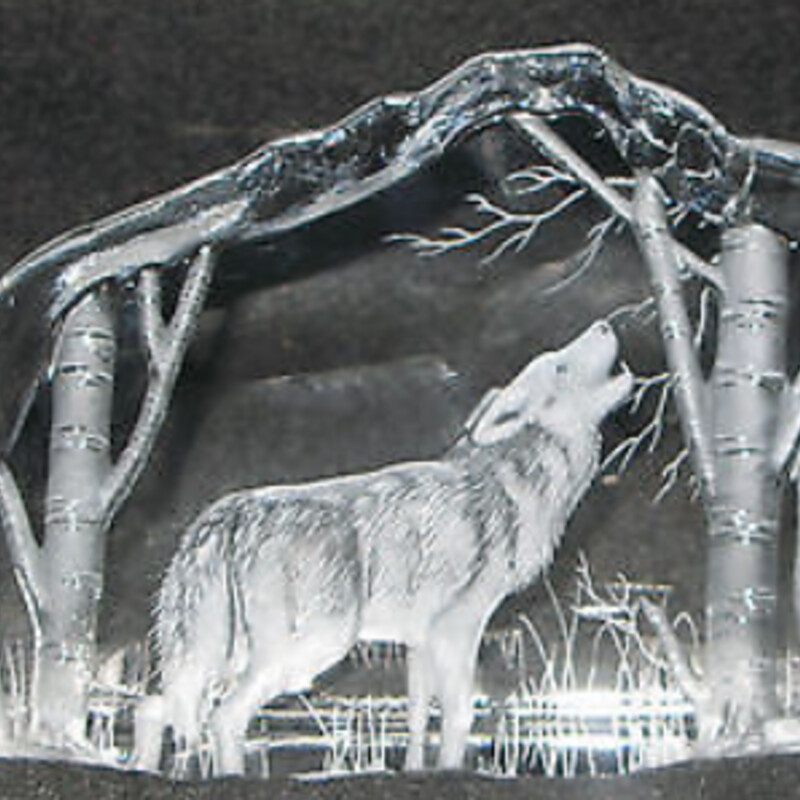 Capredoni Wolf Paperweight
Clear
Size: 8x5H