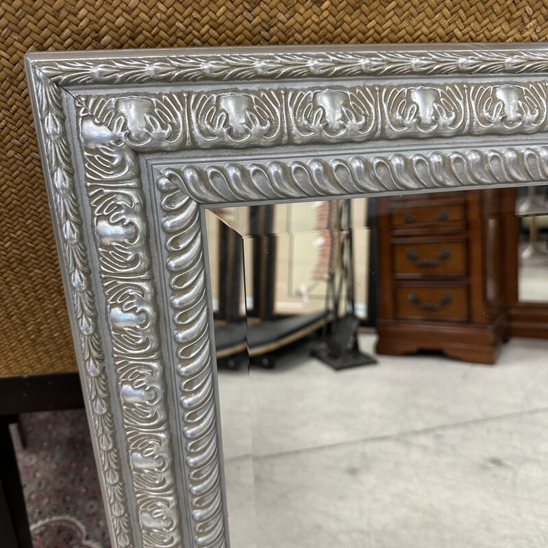 Beveled Wall Mirror, Silver Frame<br />
Size: 27x34