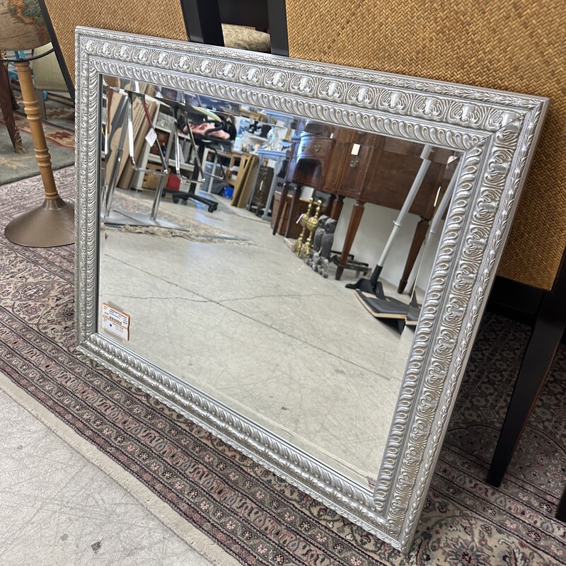 Beveled Wall Mirror, Silver Frame<br />
Size: 27x34