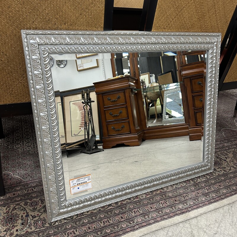 Beveled Wall Mirror, Silver Frame
Size: 27x34