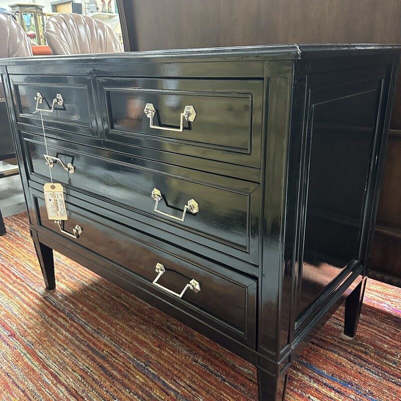 4-Drawer Black Dresser with Chrome Hardware<br />
Size: 43x34x22