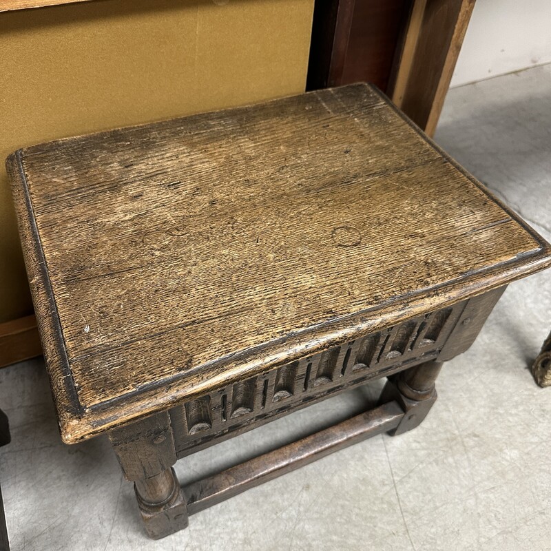 Small Antique Oak Stool, with Hinged Storage Seat
Size: 17x13x14