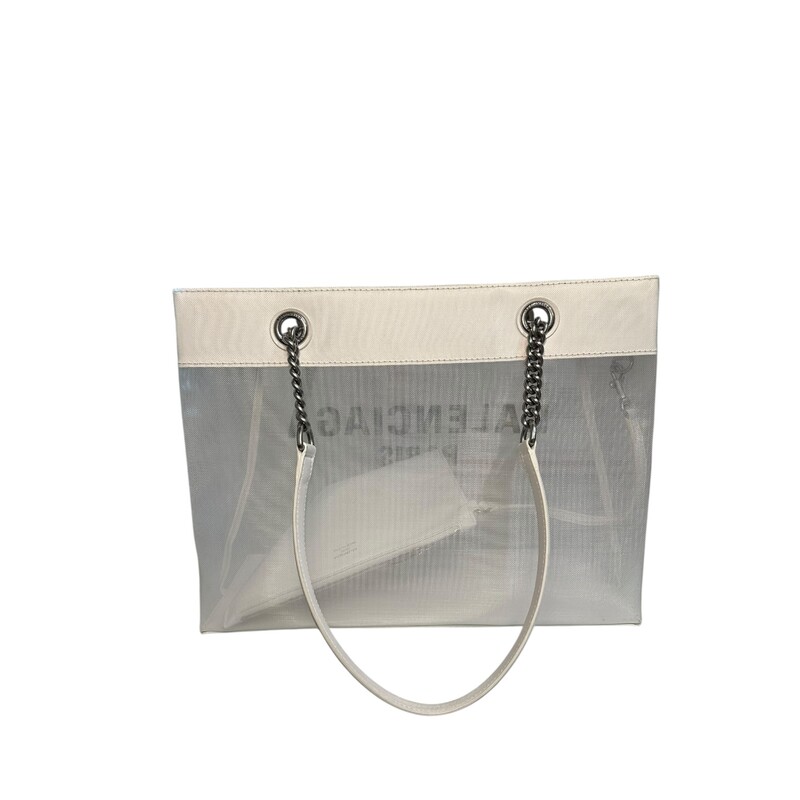 Balenciaga Duty Free White Tote

Style Code:741602.9060.P.523147

Dimensions:14in L x10in H

Very good condition. Some wear on bottoms.

Does not come with original dust bag or box.