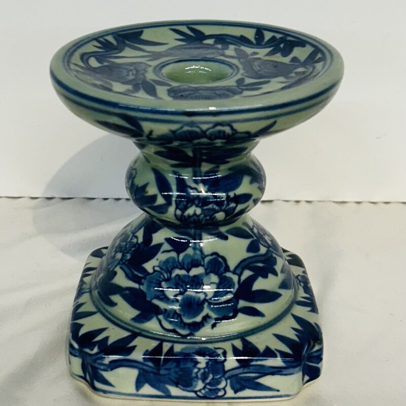 Low Vined Floral Ceramic Candleholder
Blue and White
Size: 5x5H