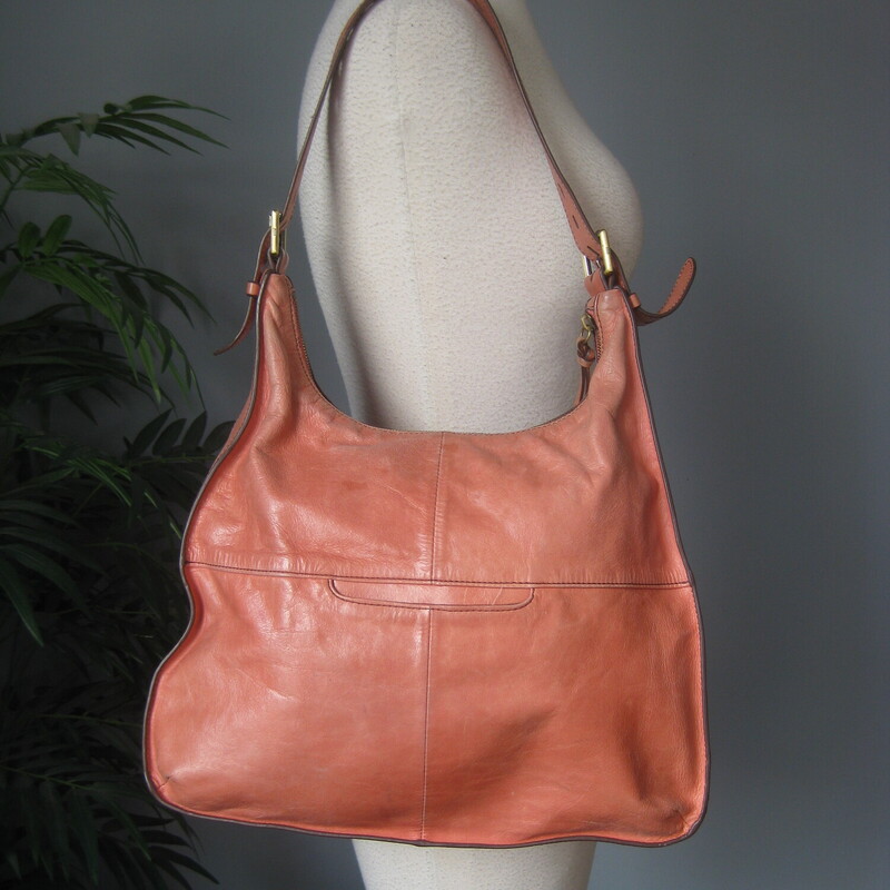 Peachy Pink Leather shoulder bag from<br />
HOBO internatioal<br />
Top zipper<br />
exterior pockets and interior pockets<br />
pretty printed lining<br />
<br />
clean inside<br />
Adjustible handle<br />
14.5 x 12 x 4<br />
Handle drop : 13 maxiumum<br />
<br />
Great used condition, please be sure to look at all of my pictures.<br />
There is some color variation on the outside.<br />
<br />
thanks for looking!<br />
#83441