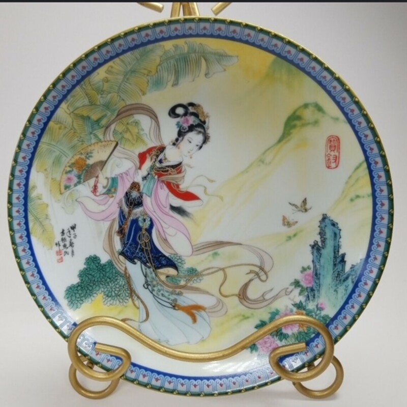 Beauties of the Red Mansion Asian Geisha Plate
Green Yellow Blue Pink Size: 8.5diameter
Pao-Chai
First plate in collection