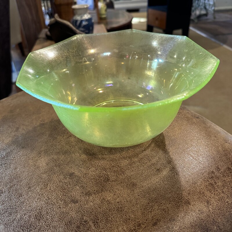 Fenton Oct. Uranium Bowl,
 Size: 9.5x4.5
Vintage Fenton Stretch Art glass has an 8-sided edge and a flared top  It measures 9.5 inches in diametr and 4.5 inches tall with a base of 3.5 inches.  No damage.