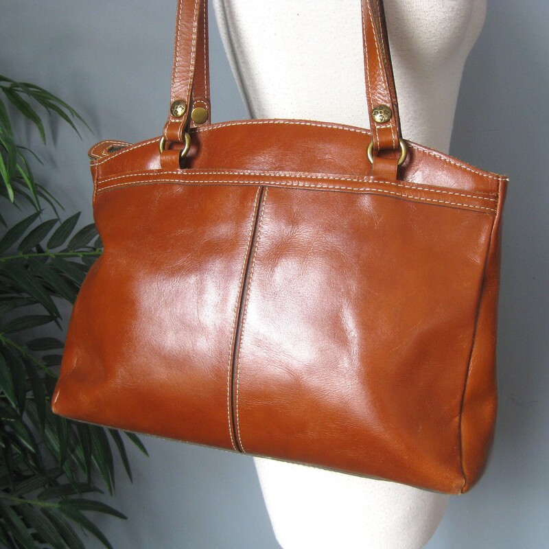 Understated Patricia Nash brown leather bag<br />
Great for work and travel.<br />
lots of pockets, secure top zipper<br />
double handles<br />
outside it has one zippered pockets and 2 big slip pockets<br />
inside it has two elasticized slip pockets and one zippereped pocket<br />
Her classic microfiber, suede like lining.<br />
bottom studs.<br />
<br />
13.5 x 11.5 x 3.25<br />
handle drop: 11<br />
<br />
Good used condition. there's a curved marke on the one side and a shallow scratch (or leather imperfection?) on the other.<br />
also some corner wear<br />
Please view all of the photos.<br />
thanks for looking!<br />
#83445