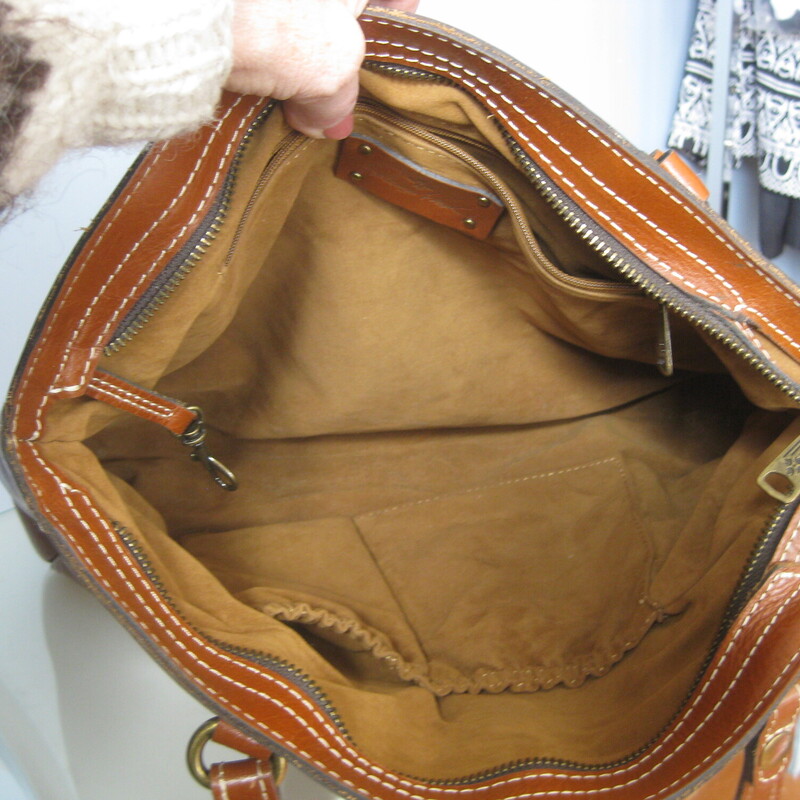 Understated Patricia Nash brown leather bag<br />
Great for work and travel.<br />
lots of pockets, secure top zipper<br />
double handles<br />
outside it has one zippered pockets and 2 big slip pockets<br />
inside it has two elasticized slip pockets and one zippereped pocket<br />
Her classic microfiber, suede like lining.<br />
bottom studs.<br />
<br />
13.5 x 11.5 x 3.25<br />
handle drop: 11<br />
<br />
Good used condition. there's a curved marke on the one side and a shallow scratch (or leather imperfection?) on the other.<br />
also some corner wear<br />
Please view all of the photos.<br />
thanks for looking!<br />
#83445