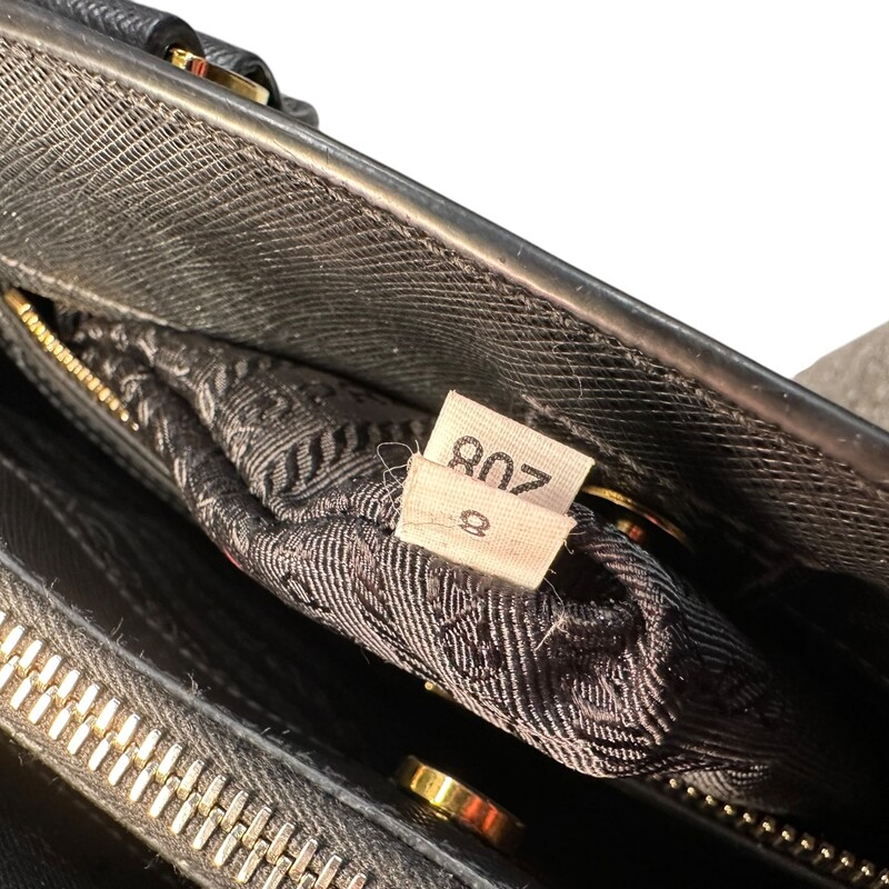 Prada Galleria Saffiano Leather Black  Bag with detachable strap.<br />
<br />
Factory Code: 8/208<br />
<br />
Dimensions:13 L x 9 H inches<br />
<br />
Very Good condition. Corner wear throughout the bag.<br />
<br />
Does not comes with original dust bag. No box.