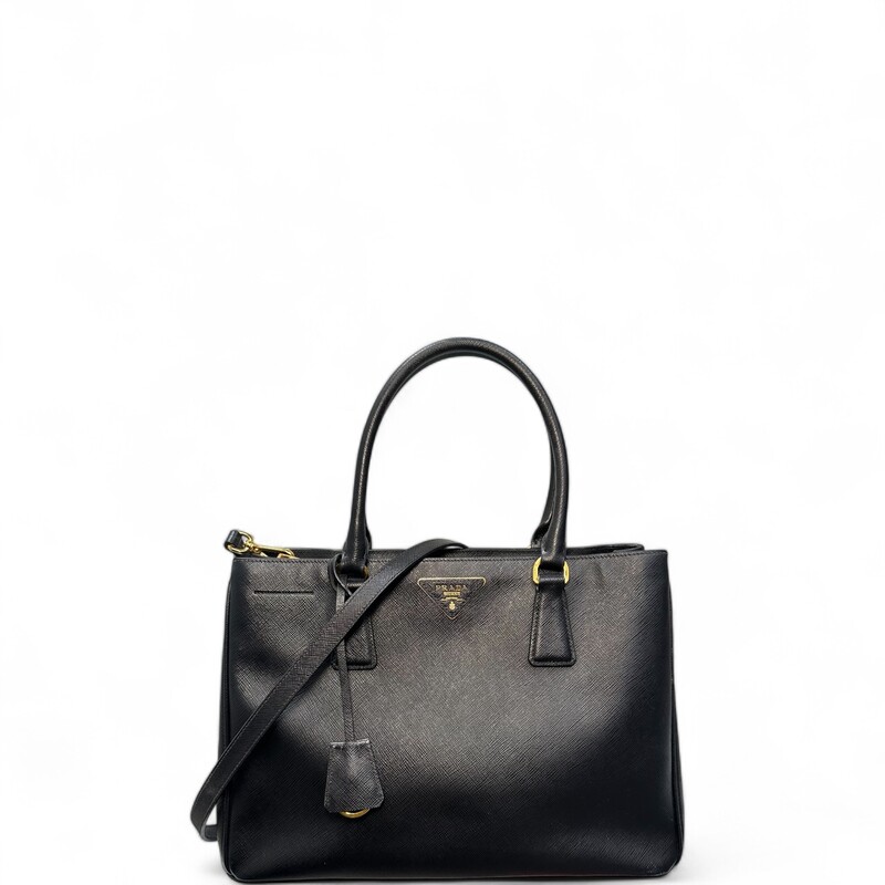 Prada Galleria Saffiano Leather Black  Bag with detachable strap.

Factory Code: 8/208

Dimensions:13 L x 9 H inches

Very Good condition. Corner wear throughout the bag.

Does not comes with original dust bag. No box.