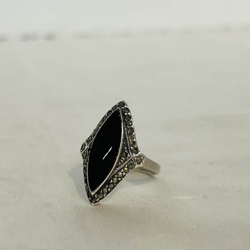 925 Marcasite Onyx Point Ring
Silver Black Size: 7.25