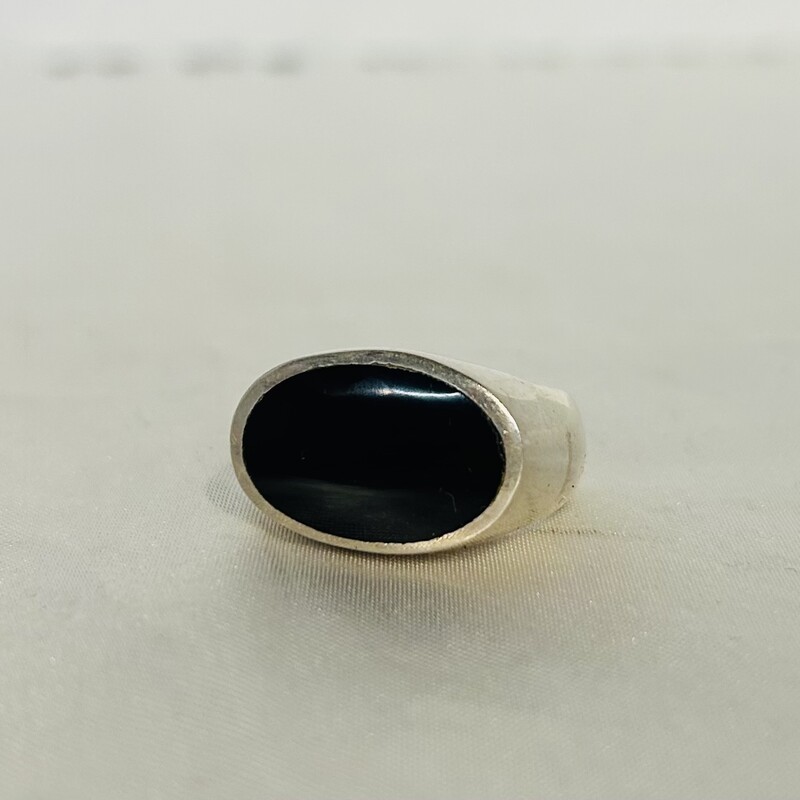 925 Oval Onyx Ring
Black Silver Size: 8.5