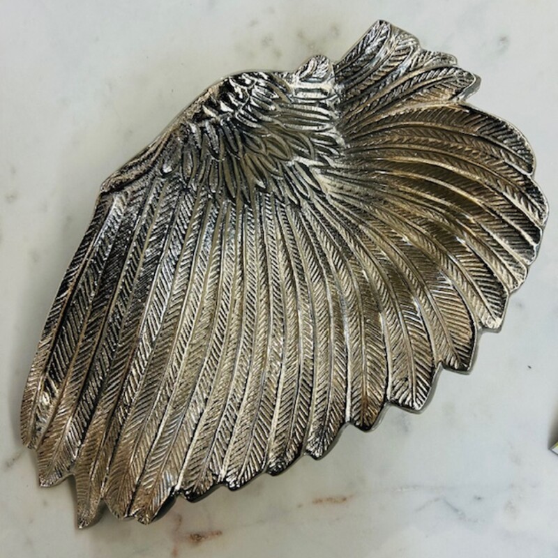 Metal Textured Wing Bowl
Silver
Size: 8 x 14 x 2H