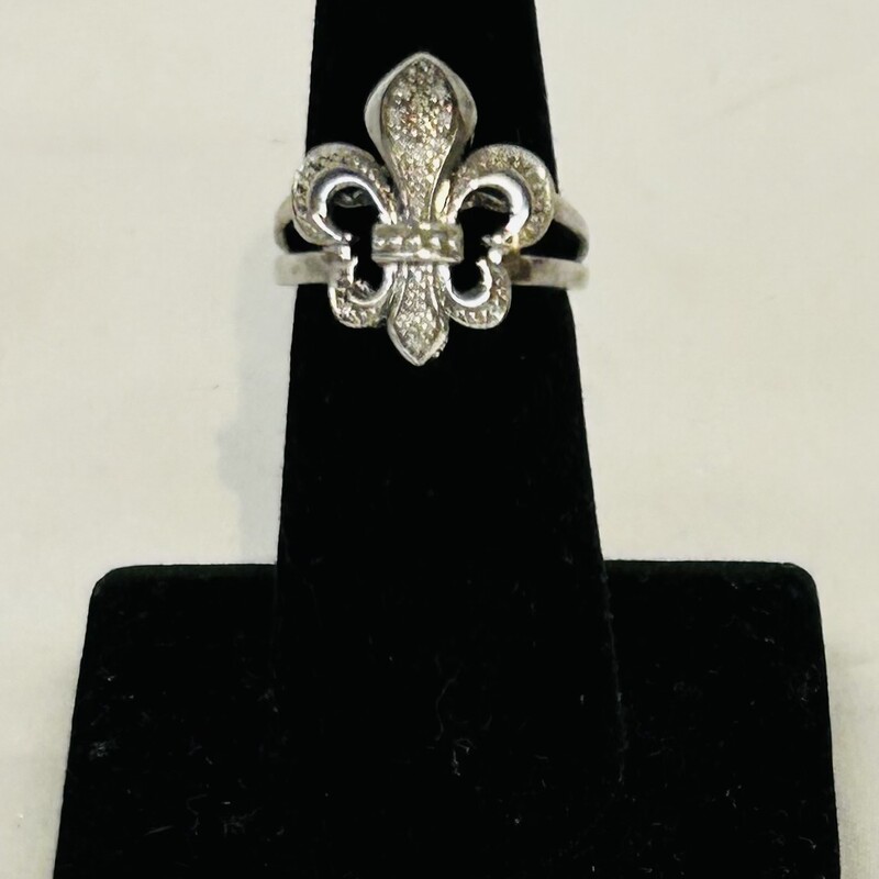 925 Fleur De Lis Ring
Silver Size: 7.5